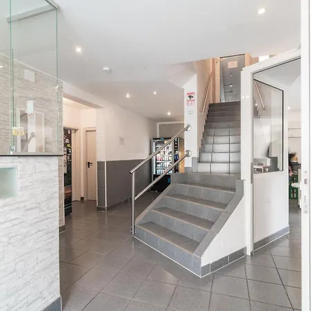 Cafe Galerie - Smart Tv - Free Parking Hotel Garbsen