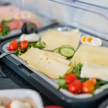 Hotel Café Galerie - Breakfast - Free Parking - Smart Tv