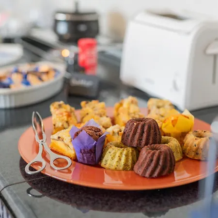Cafe Galerie I Hannover-garbsen I Free Parking Отель