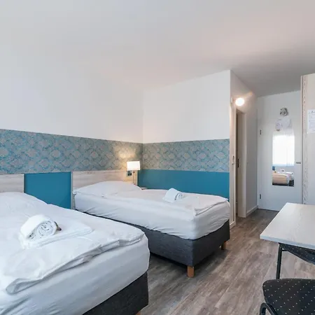 Café Galerie - Breakfast - Free Parking - Smart Tv Hotel Garbsen