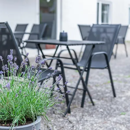 Hotel Cafe Galerie I Hannover-garbsen I Free Parking Garbsen