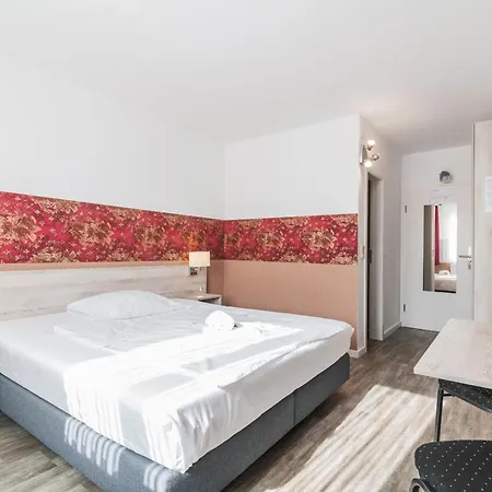 Cafe Galerie I Hannover-garbsen I Free Parking 3* Garbsen