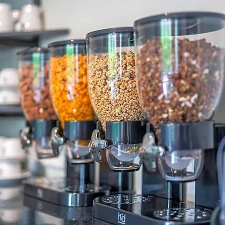 Hotel Café Galerie - Breakfast - Free Parking - Smart Tv