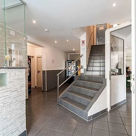 Café Galerie - Breakfast - Free Parking - Smart Tv Garbsen