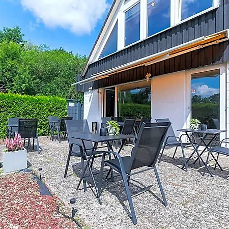 Hotel Café Galerie - Breakfast - Free Parking - Smart Tv Garbsen
