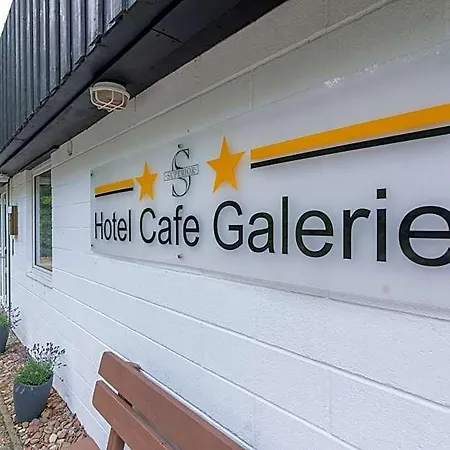 Hotel Café Galerie - Breakfast - Free Parking - Smart Tv