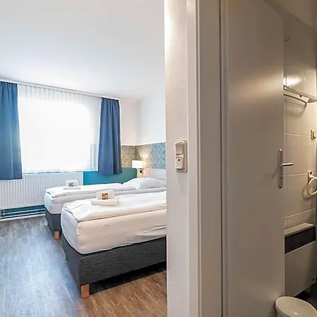 Café Galerie - Breakfast - Free Parking - Smart Tv Garbsen