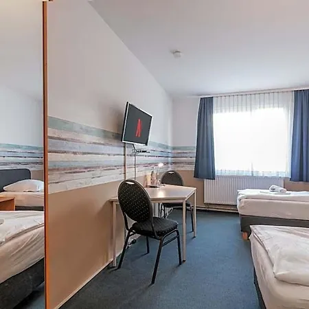 Café Galerie - Breakfast - Free Parking - Smart Tv Hotel Garbsen